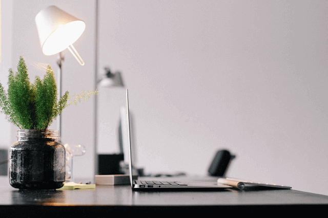 10 Ways to Turn Your Room Into A Functional Man Cave Office - Desk Lamp